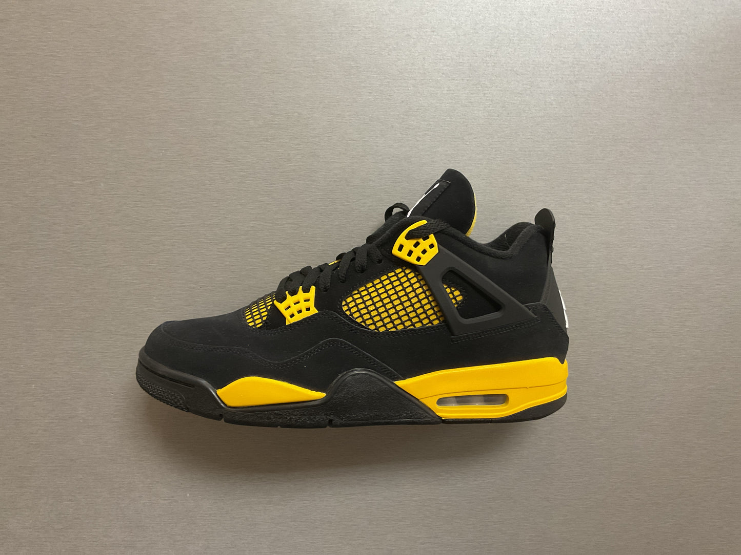 Jordan 4 Retro Thunder *LIGHTLY USED*
