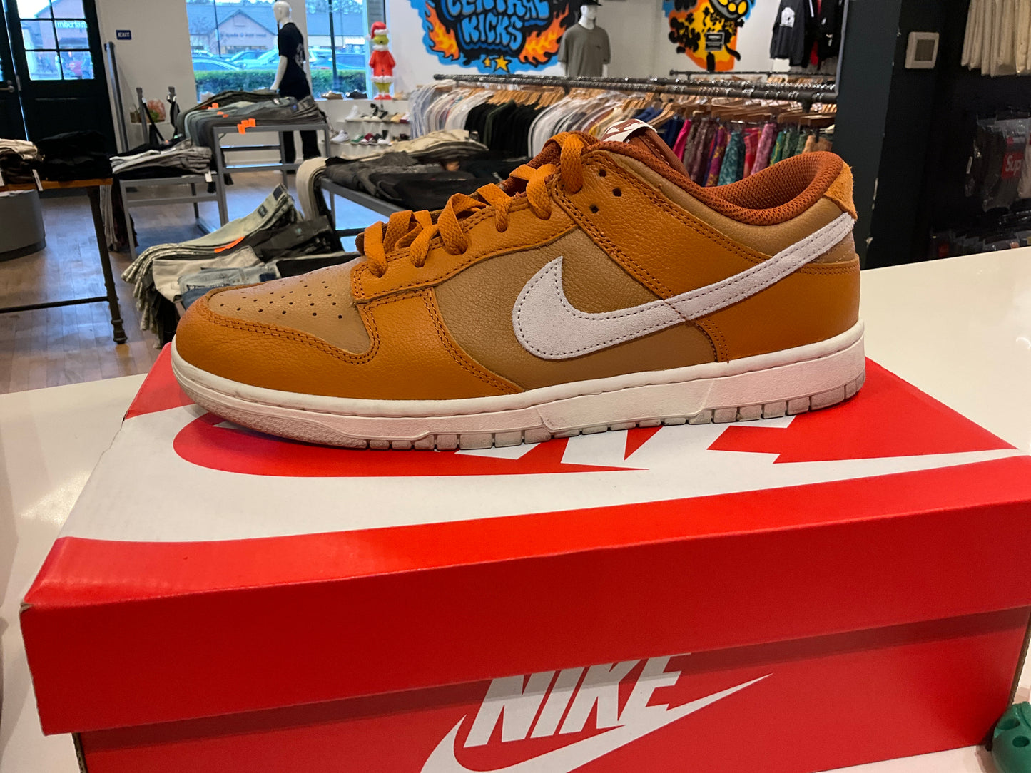 Nike Dunk Low Monarch *USED*
