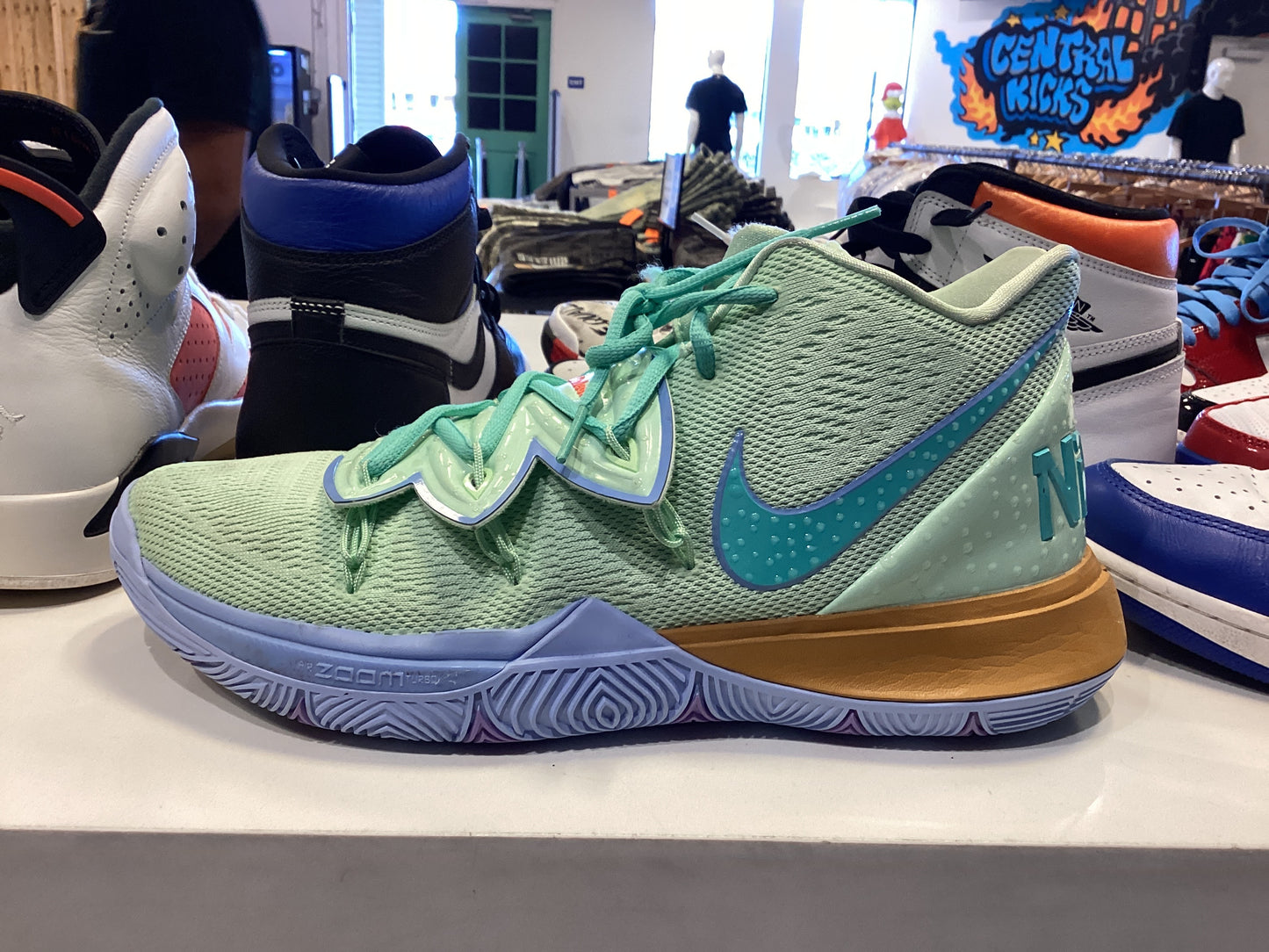 Nike Kyrie 5 SpongeBob Squidward *USED*