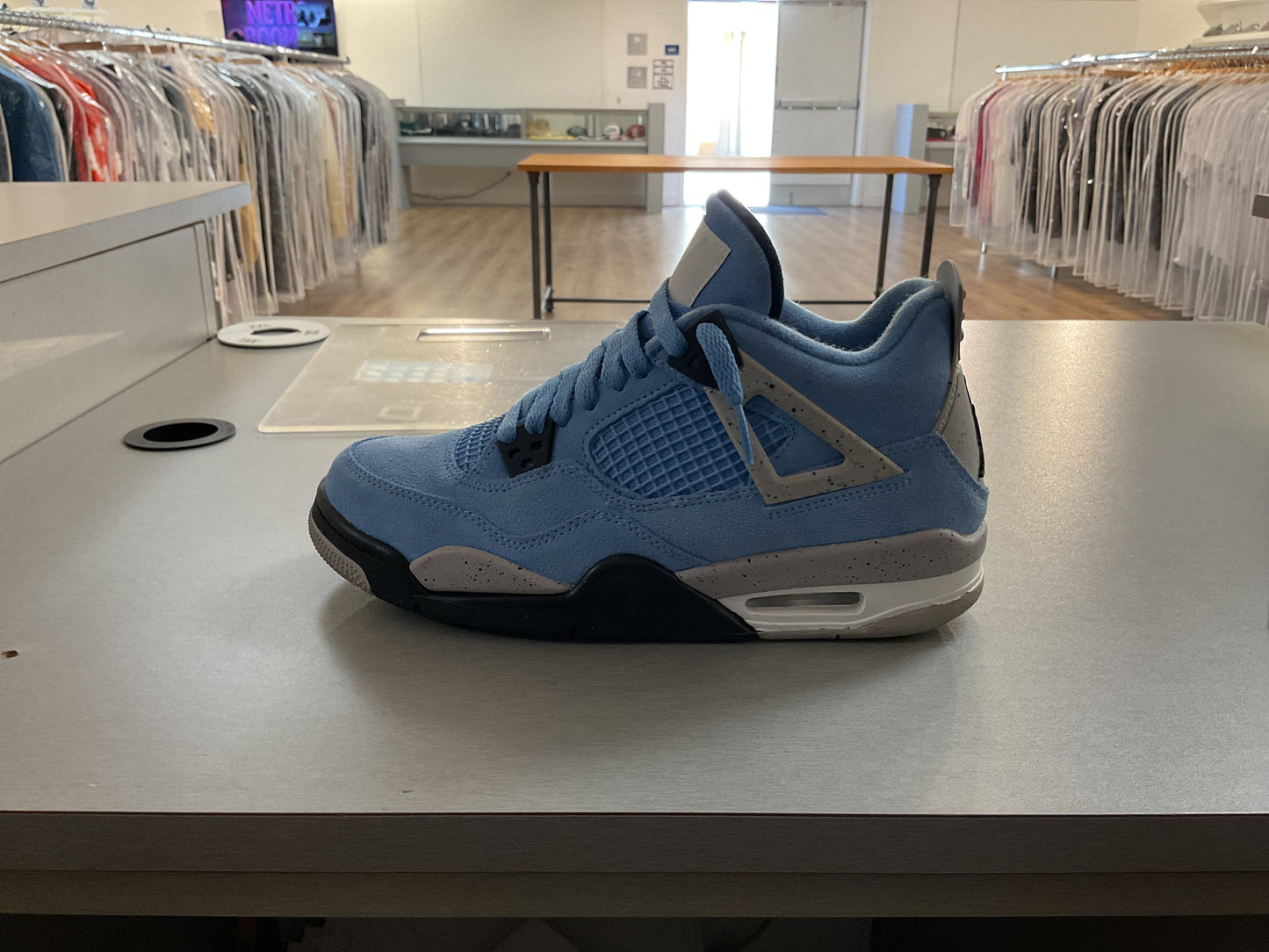 Air Jordan 4 Retro University Blue *Used