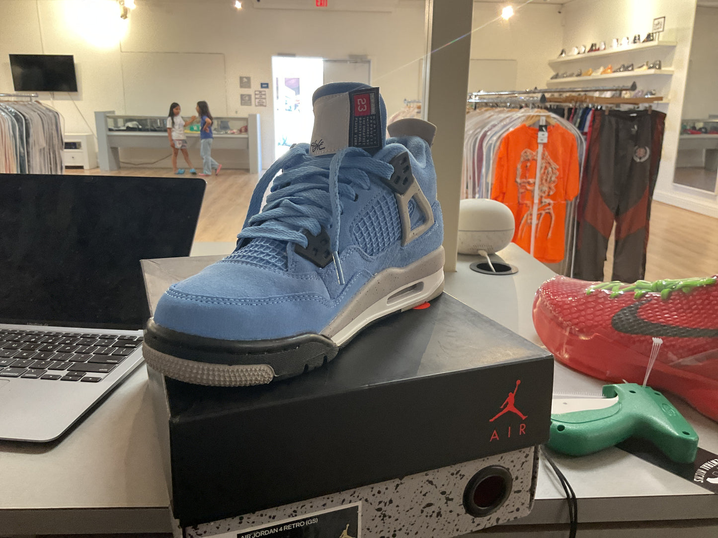 Jordan 4 Retro University Blue GS *USED*