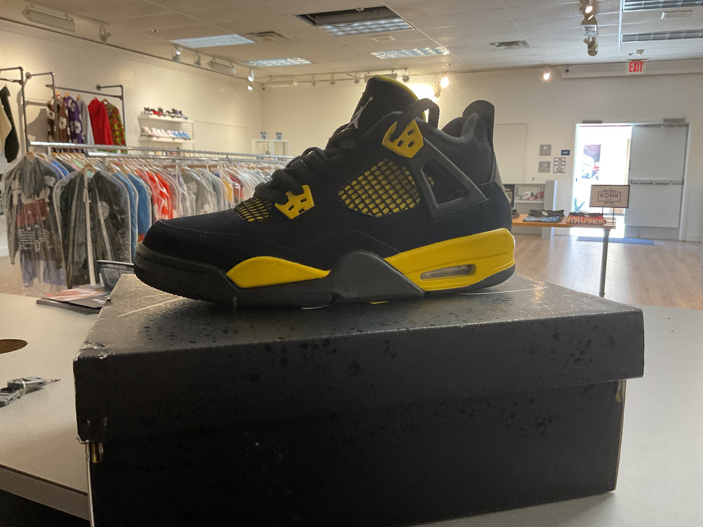 Jordan 4 Retro Thunder (2023)(GS) *USED*