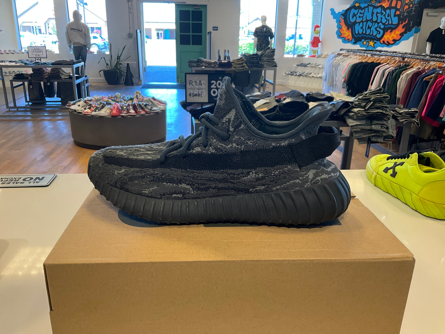 Adidas Yeezy Boost 350 V2 Mx Dark Salt *Used*