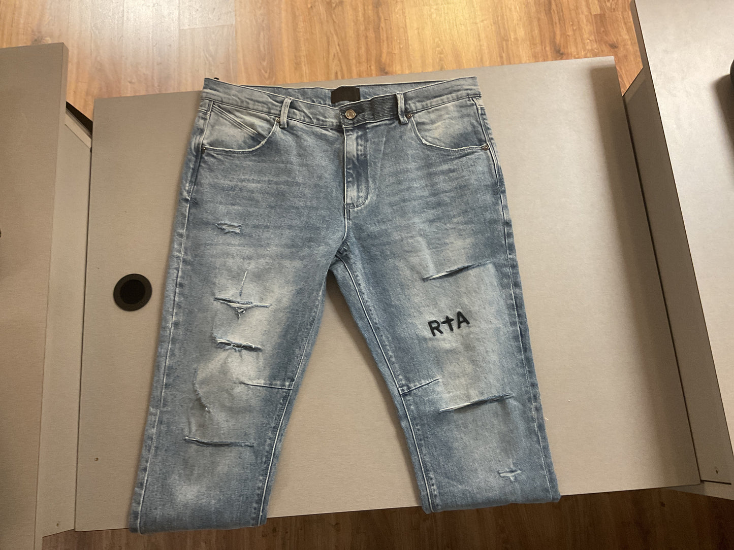 RTA DISTRESSED JEANS