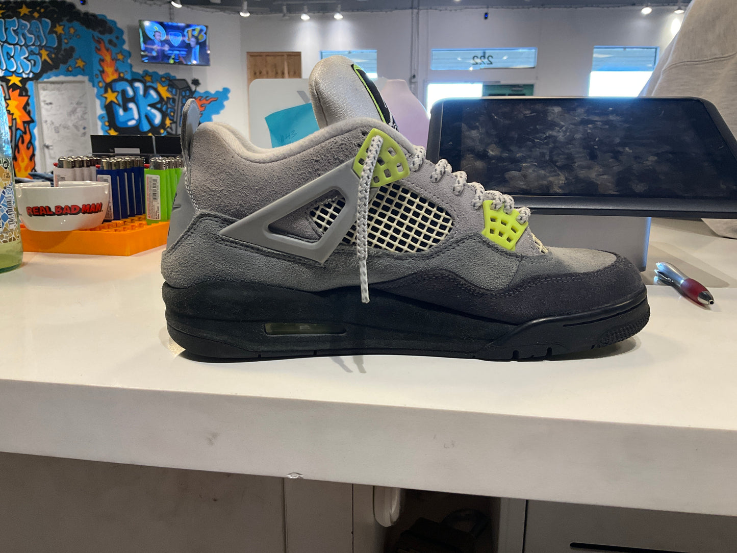 Jordan 4 Retro SE Neon *USED NO BOX*