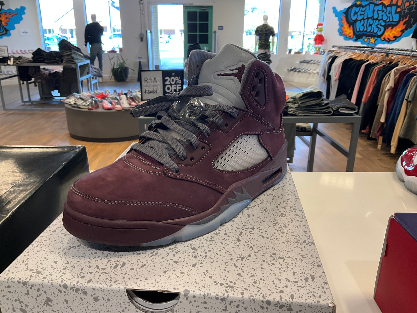 Jordan 5 Retro Burgandy (2023).Used*