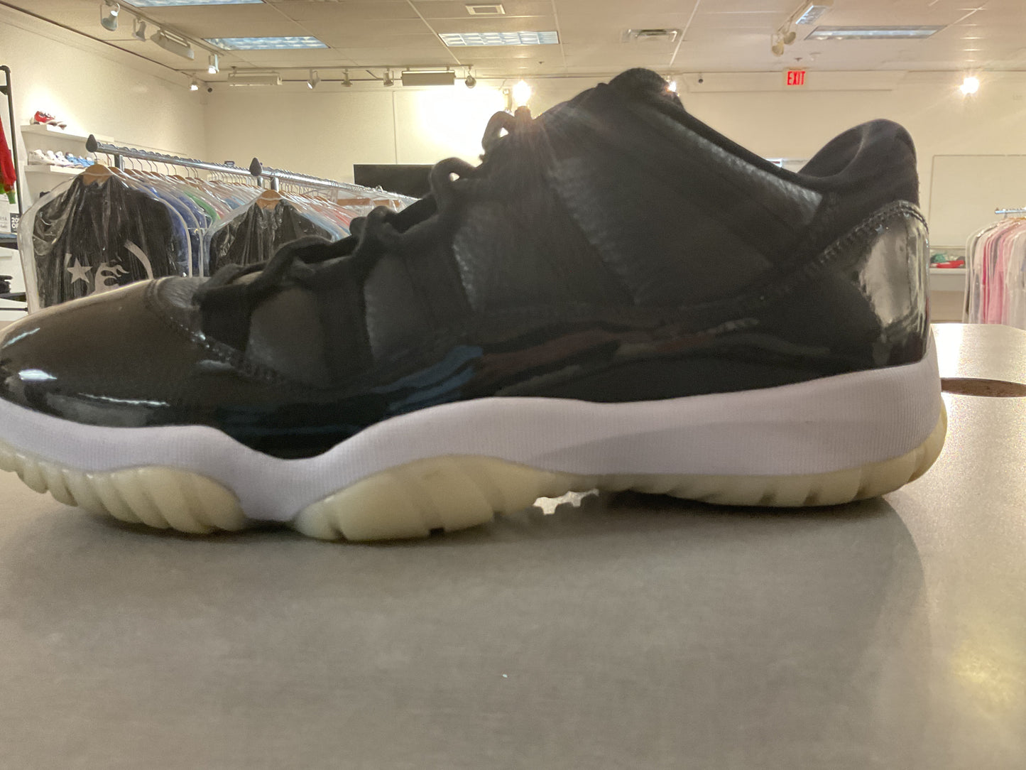 Jordan 11 Retro Low 72-10 *USED*