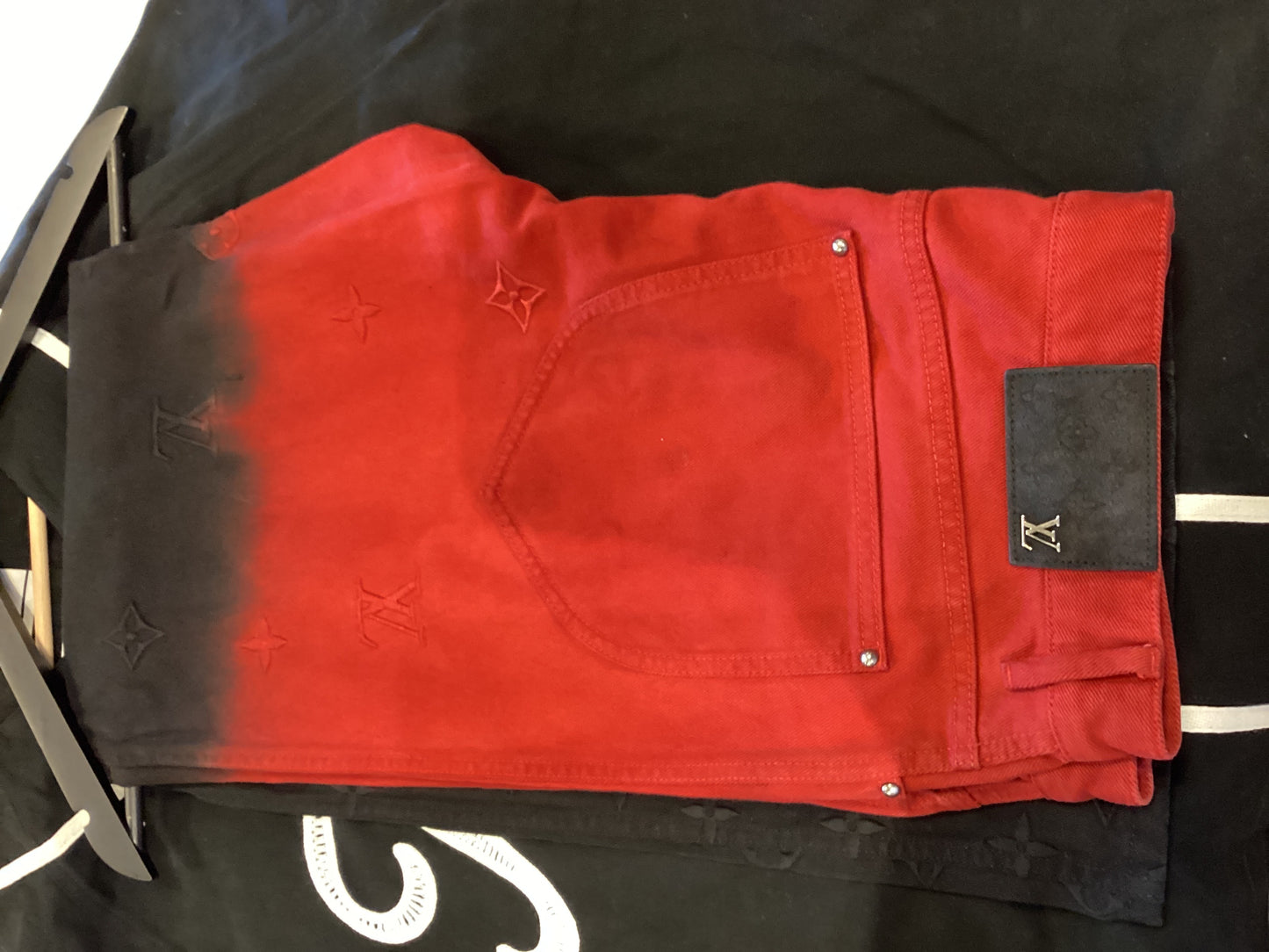 Lv black red jean
