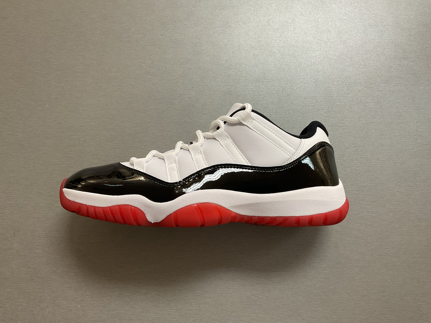 Jordan 11 Retro Low Concord Bred *LIGHTLY USED*