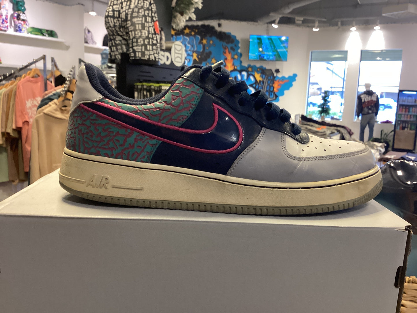 Used nike Air Force low elephant