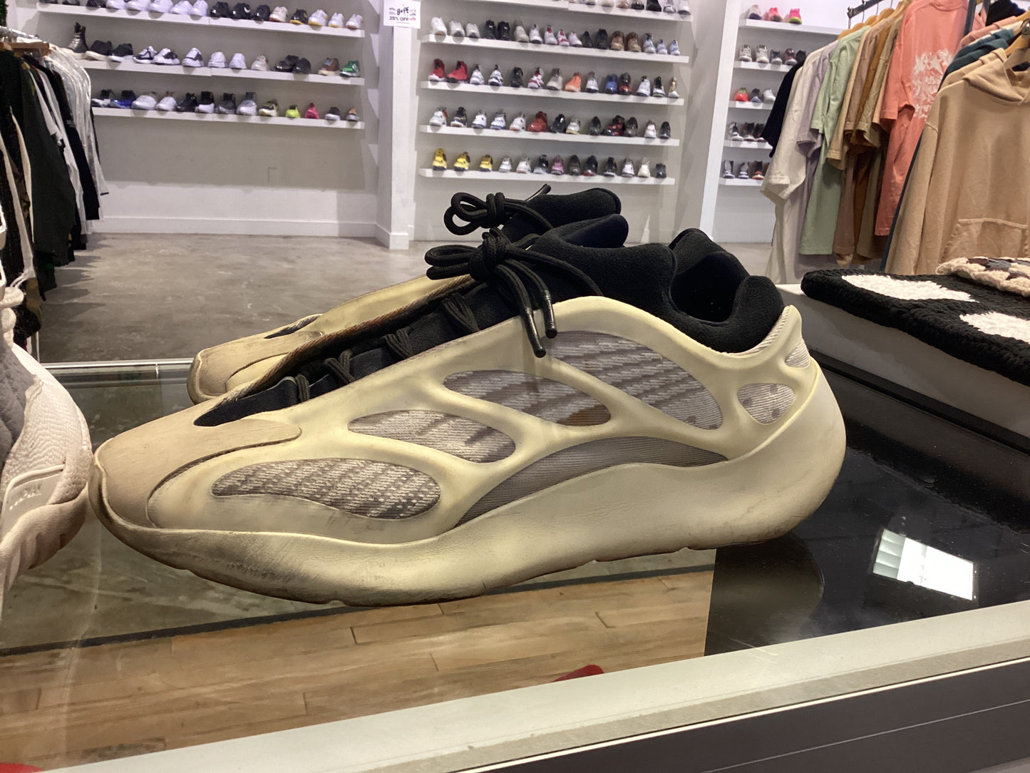 Adidas Yeezy 700 v3