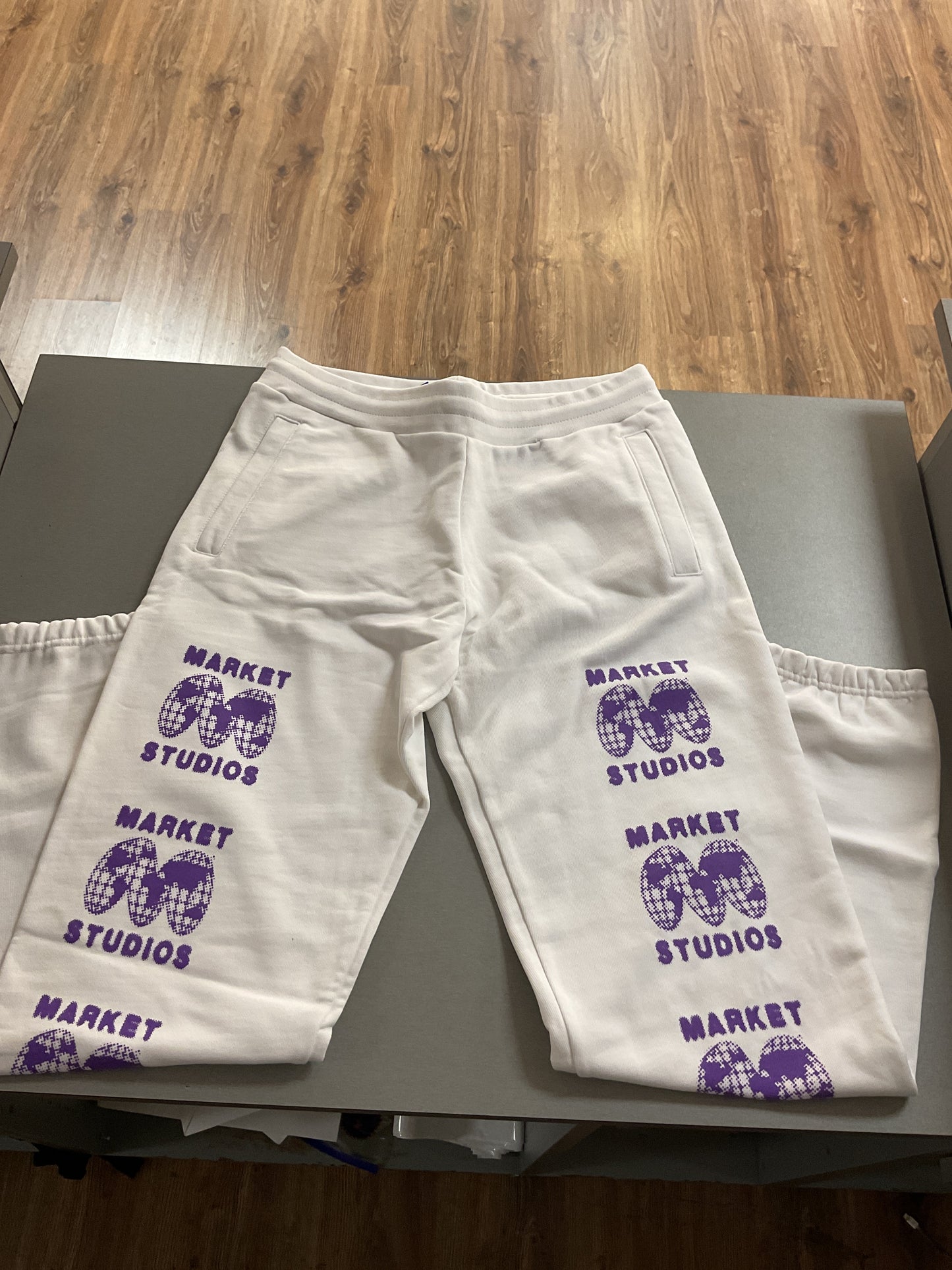 Market Sweats- White