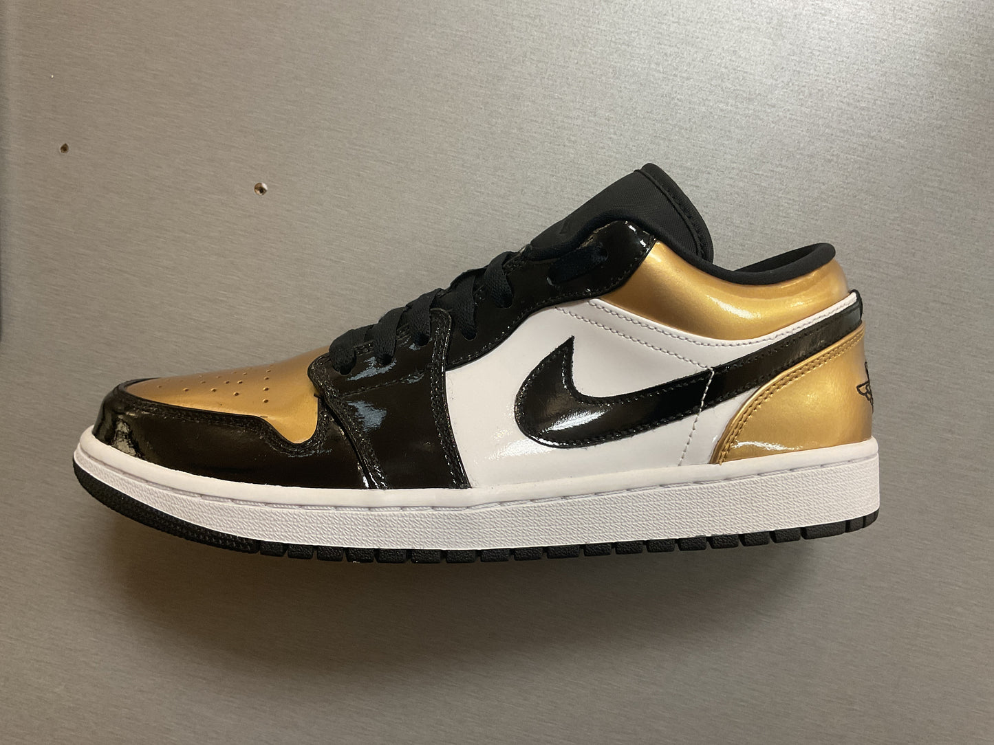Jordan 1 Low Gold Toe 2019 *Lightly Used*