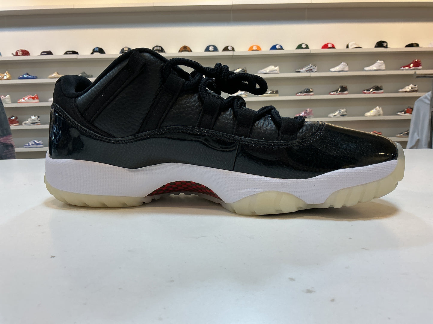 Jordan 11 Retro Low 72-10 DS No Box