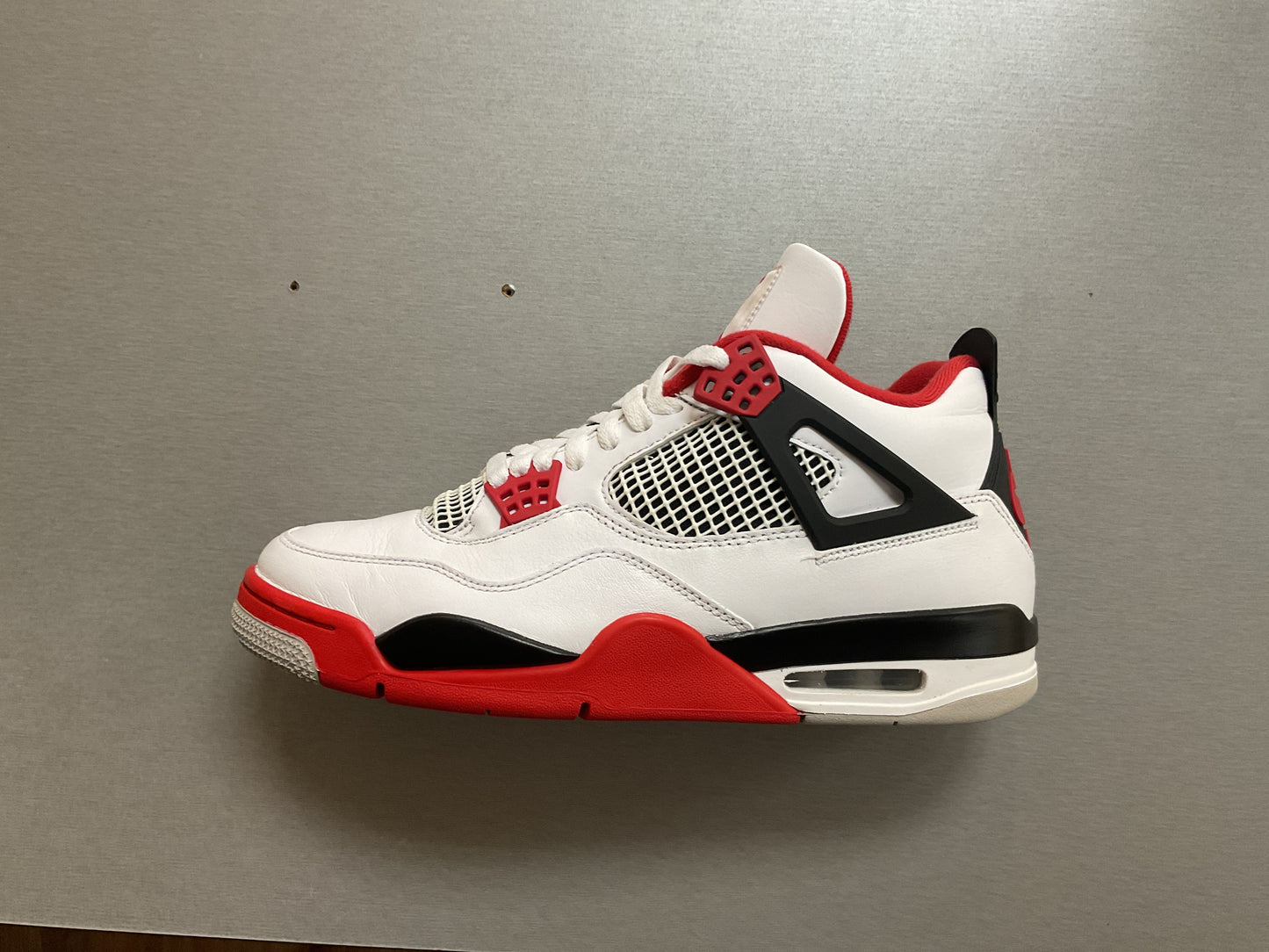 Jordan 4 Retro Fire Red *LIGHTLY USED*