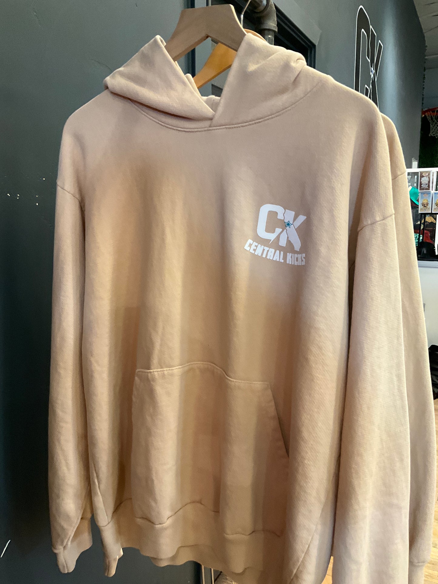 Central Kicks Hoodie Cream