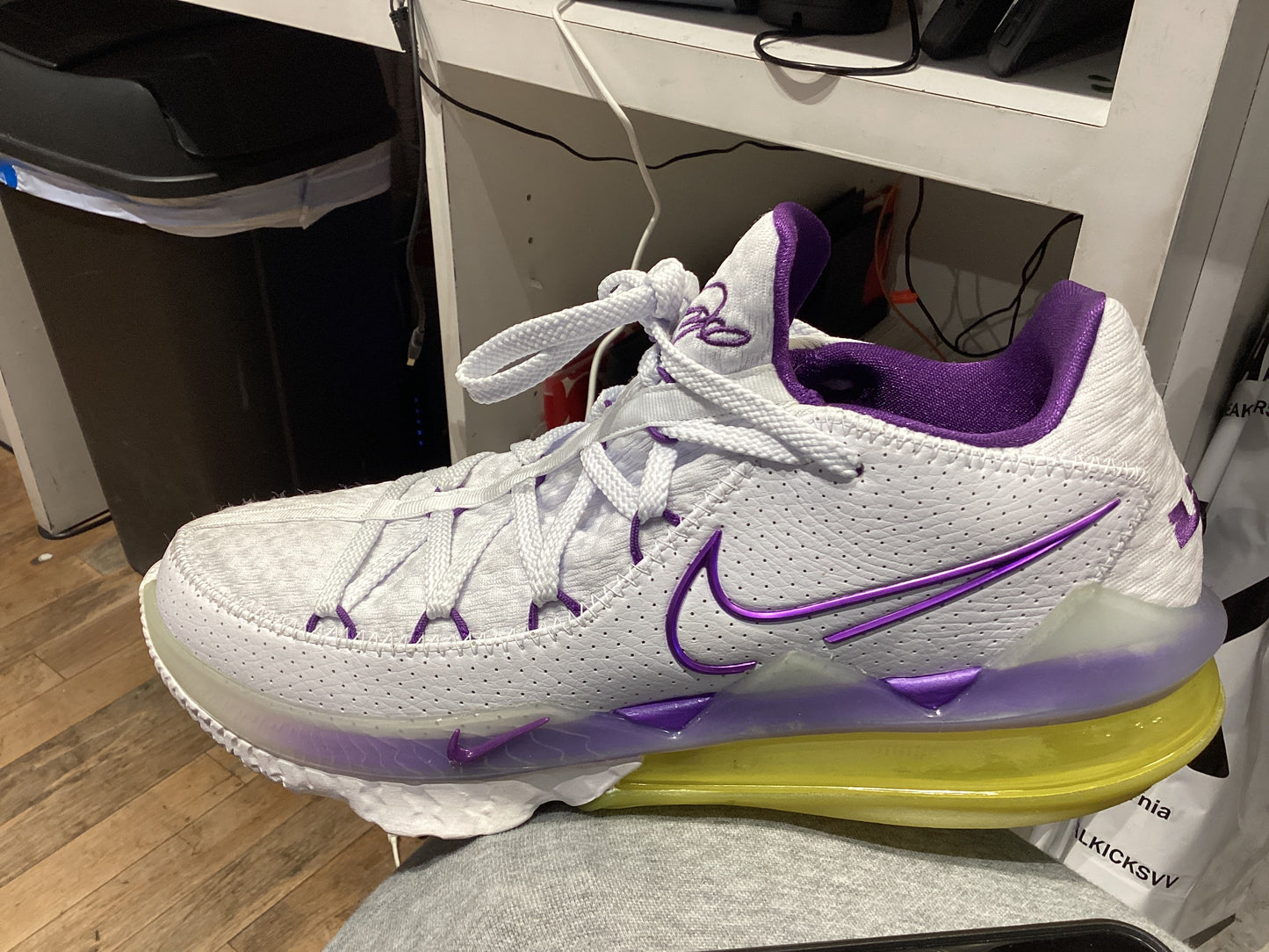 Nike lebrons 17 low used