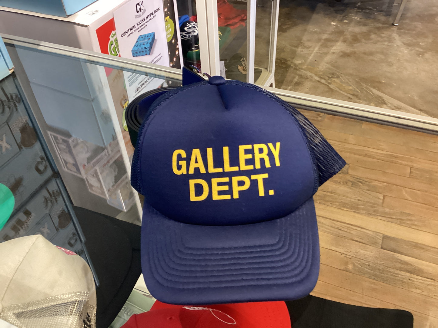 Gallery dept hat