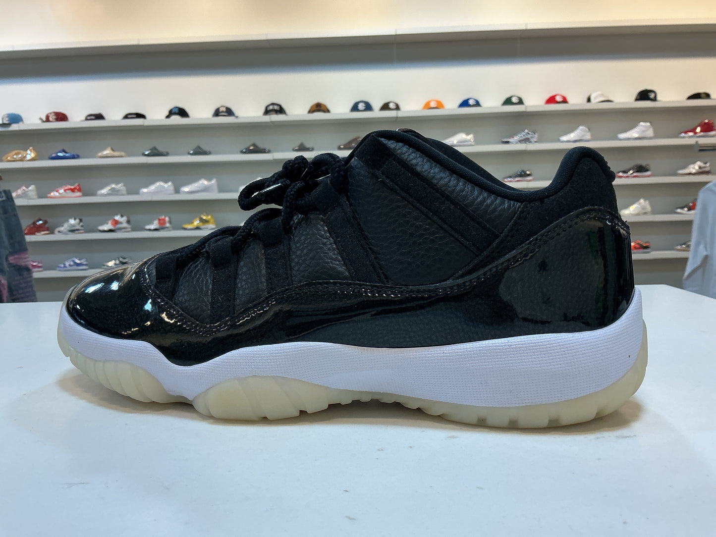 Jordan 11 Retro Low 72-10 DS No Box
