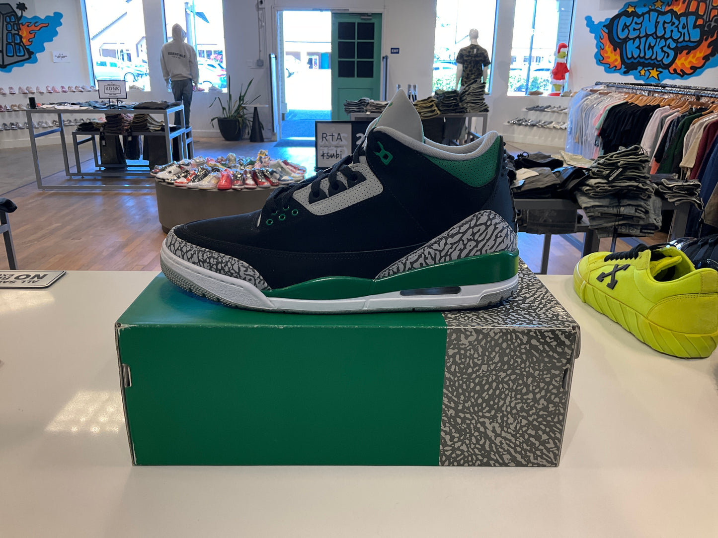 Jordan 3 Retro Pine Green *Lightly Used*